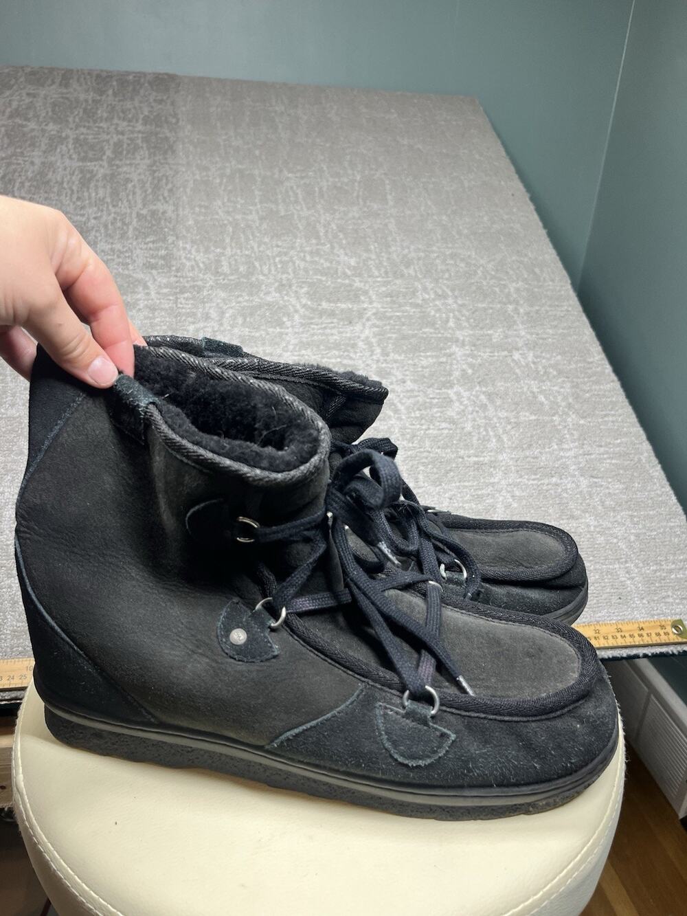 Emu Black Sheepskin Lined Lace Up Ankle Boots Men US 11 Round Toe